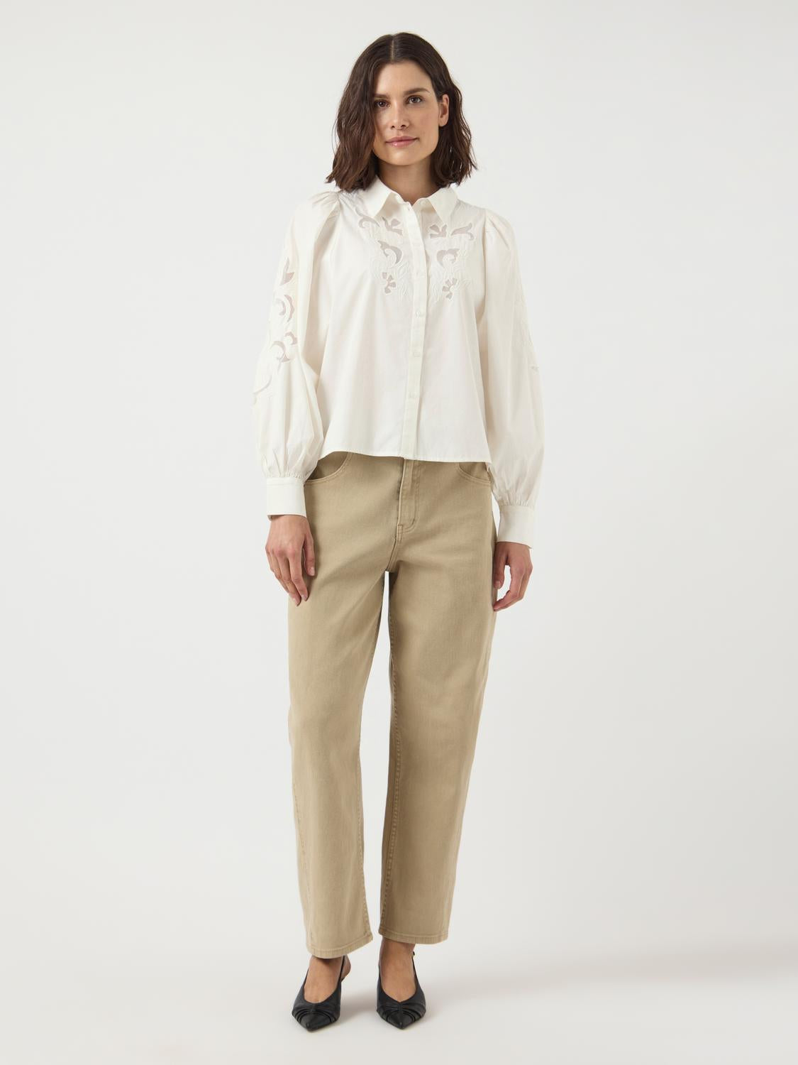 model_shot-front_full